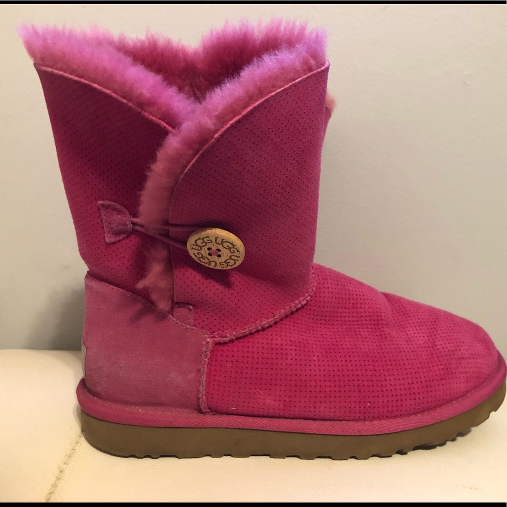 Pink Short Bailey Button UGGs, size 8